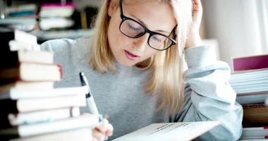 هل تكتب لتنجح أم لتفهم؟ سؤال يغيّر طريقة دراستك_cvplanet
