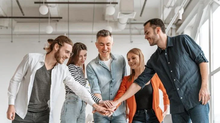 دور المهارات الاجتماعية في بيئة الجامعة والعمل_cvplanet