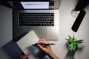 العمل الحر أثناء الدراسة: فرصة أم تشتيت؟_cvplanet
